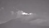 Captan EXTRAÑOS objetos voladores saliendo del Popocatépetl.