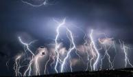 Caen 61 mil rayos por tormenta eléctrica en India; suman 12 muertos.