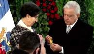 AMLO otorga Orden del Águila Azteca a Isabel Allende, hija de Salvador Allende