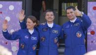 En la imagen, la astronauta de la NASA, Loral O'Hara, y a los cosmonautas rusos Oleg Kononenko y Nikolai Chub, antes de que viajen en una nave rusa desde el cosmodromo de Baikonur, en Kazajistán, a la Estación Espacial Internacional, el viernes 15 de septiembre de 2023