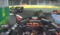 Checo Pérez choca a Alex Albon en el GP de Singapur de F1