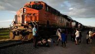 Grupo México reinicia operación en algunos de los 60 trenes que detuvo por el aumento de migrantes que viajan sobre ellos para llegar a la frontera con Estados Unidos
