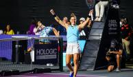 Maria Sakkari festeja su victoria sobre Caroline Garcia en el WTA Guadalajara Open AKRON 2023.