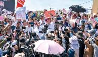 El excanciller, Marcelo Ebrard, de gira en Tlaxcala ante cientos de simpatizantes, ayer.