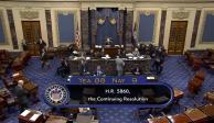 Esta imagen tomada de un video del Senador de Estados Unidos muestra el resultado de la votación, 88-9, para un proyecto de ley de financiación temporal en el Senado, en el Capitolio de Washington, el sábado 30 de septiembre de 2023