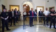 El expresidente Donald Trump, frente a la prensa en el tribunal de Manhattan, ayer.