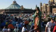 Miles de feligreses acuden a la Basílica de Guadalupe para celebrar a la Virgen María en su día. Muchos aprovechan el previo para descansar de sus largos viajes.