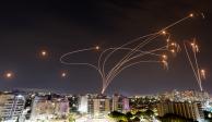 El sistema antimisiles Cúpula de Hierro de Israel intercepta cohetes lanzados desde la Franja de Gaza, visto desde la ciudad de Ashkelon, Israel, el 9 de octubre de 2023
