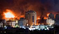 Llamas y humo se elevan durante los ataques israelíes en Gaza, el 9 de octubre de 2023