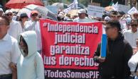 Trabajadores del Poder Judicial de la Federación con sede en Toluca durante una movilización contra la eliminación de fideicomisos, el pasado 22 de octubre de 2023