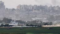 Tanques israelíes maniobran en el interior de la Franja de Gaza, visto desde Israel, 29 de octubre de 2023.