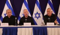 El primer ministro Benjamin Netanyahu (izq.), el ministro de Defensa Yoav Gallant y el ministro del Gabinete Benny Gantz.