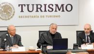 Miguel Torruco, secretario de Turismo (centro), en la sesión donde se ratificó al puerto como sede, ayer.