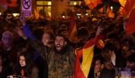 Manifestantes en contra de la amnistía toman las calles, ayer, en la capital del país.