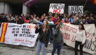 Estudiantes de la Complutense protestan en rechazo al pacto del PSOE con Junts, ayer, en Madrid.