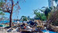 Grandes cantidades de basura se acumulan en Acapulco tras impacto de meteoro.