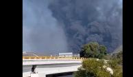 Reportan incendio de una pipa cargada con combustible, tras accidente vehicular en la autopista Orizaba-Puebla.