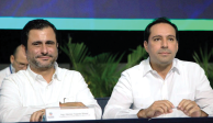 Héctor Tejada, de Concanaco, y Mauricio Vila, gobernador de Yucatán, ayer.