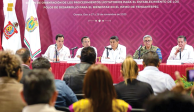 Gobernadores y funcionarios, ayer, en Oaxaca.