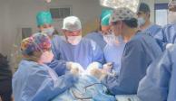 Médicos del Issste corrigen compleja malformación neonatal de cráneo a bebé prematura.