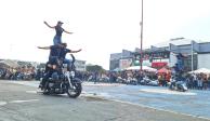 Miles de motociclistas se dieron cita en la explanada de la alcaldía Venustiano Carranza, ayer.