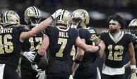 Los New Orleans Saints celebran un touchdown contra los Detroit Lions en la Semana 13 de la NFL.