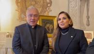 Mara Lezama junto con el Excelentísimo Monseñor Edgar Peña Parra, sustituto de la Secretaría de Estado del Vaticano.