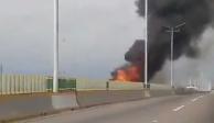 Tráiler en llamas provoca caos vial a la altura del distribuidor vial de Palmira, en la México-Cuernavaca