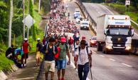 Migrantes avanzan en caravana a Tapachula, Chiapas, en octubre pasado.