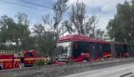 Metrobús se incendia en avenida Insurgentes con dirección a El Caminero.