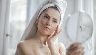 Si incorporas este hábito en tu rutina al lavar tu rostro cada mañana, tu piel se verá mucho más saludable y fresca.