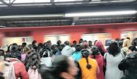 Este miércoles 24 de enero el Metro de la CDMX inició con problemas en el servicio de las líneas 8 luego de que un tren fue llevado a revisión.