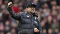 El técnico del Liverpool Jürgen Klopp celebra al final del encuentro ante el Bournemouth en la Liga Premier