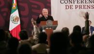 Andrés Manuel López Obrador, Presidente de México, cede la palabra a los reporteros que acuden la mañanera en Palacio Nacional.