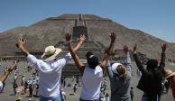 Cientos de turistas acuden a Teotihuacán para recibir el solsticio de primavera.