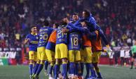 Jugadores de las Águilas festejan un gol en Tijuana, el 13 de enero.