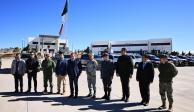 El gobernador de Zacatecas, David Monreal (al centro), en conferencia de prensa realizada en el batallón militar asentado en el municipio de Fresnillo, ayer.