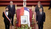 El presidente Gabriel Boric, y los expresidentes Michelle e Bachelet y Eduardo Frei montaron guardia de honor, ayer.