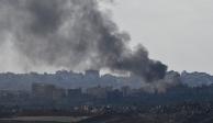 El humo se eleva desde Gaza, en medio del actual conflicto entre Israel y el grupo islamista palestino Hamás, visto desde Sderot, Israel.