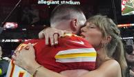 Taylor Swift roba cámaras y baja a celebrar el triunfo de su novio Travis Kelce