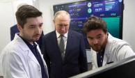 El presidente de Rusia, Vladímir Putin, visita el Centro Clínico de Investigación y Práctica de Tecnologías de Diagnóstico y Telemedicina del Departamento de Sanidad de Moscú, en la ciudad de Moscú, Rusia, 14 de febrero de 2024.