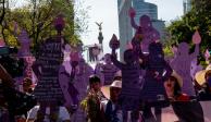 Cientos de mujeres encabezadas por madres cuyas hijas fueron víctimas de feminicidio o violencia de género marcharon del Ángel de la Independencia al Zócalo en el marco del Día Internacional de la Eliminación de la Violencia Contra la Mujer.
