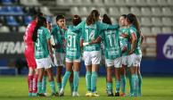Futbolistas del León antes de un partido en el Torneo Clausura 2024 de la Liga MX Femenil.