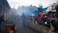 Palestinos hacen fila para recibir comida gratis en Rafah, Franja de Gaza