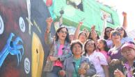 Para conmemorar el Día Naranja, la alcaldesa Lía Limón develó el cuarto mural realizado
por el artista urbano Reko, denominado "Por seguridad, cuida con quién chateas"