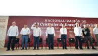 El Presidente López Obrador (centro) y el gobernador Ricardo Gallardo (izq.), en SLP, ayer.