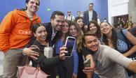 Jorge Álvarez Máynez, ayer, con alumnos del ITESO en Guadalajara, Jalisco.