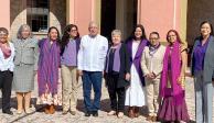 El presidente con secretarias de su gabinete, ayer.