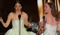 Emma Stone recibe su segundo Premio Oscar con el vestido roto.