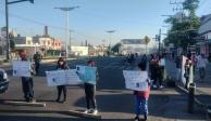Manifestantes bloquean la México-Pachuca a la altura de Tecamac.